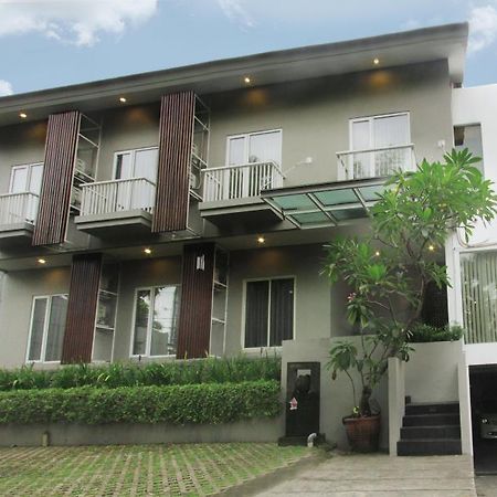 Omah Dasar Hotel Jakarta Bagian luar foto